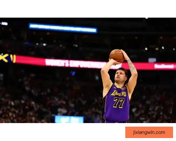 詹姆斯：东契奇关键时刻爆发 我虽疲惫依旧与队友一起拼搏取胜